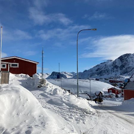 Isi4U Apartments, Snowmobile And Dogsled Sisimiut Buitenkant foto